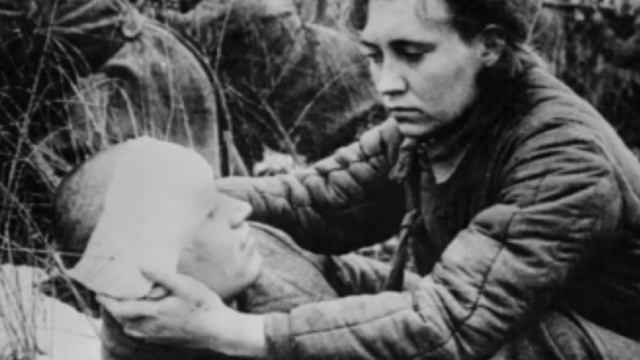 Стихотворение "Чулочки" - Муса Джалиль смотреть онлайн