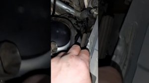 Замена тросика открывания капота Фольксваген Поло