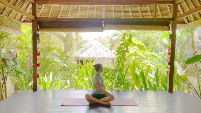 ЙОГА ДЛЯ НАЧИНАЮЩИХ - ШЕЯ и ПЛЕЧИ (Мягкая практика) до 30 МИНУТ смотреть онлайн