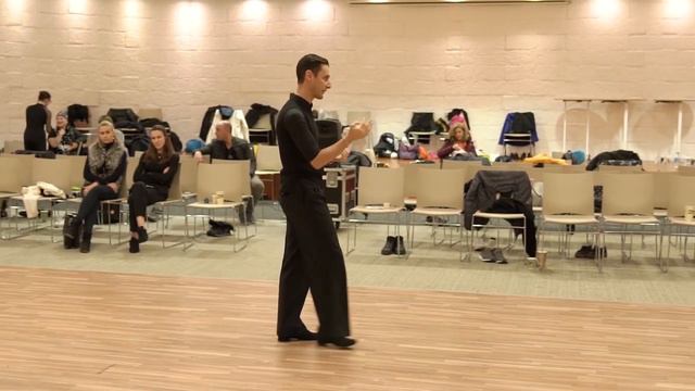 Domenico Soale Teaches The Skills and Tricks To Dance An Interesting Quickstep смотреть онлайн