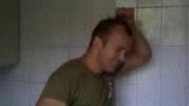 стакан бьет бутылку.3gp смотреть онлайн