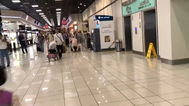 Bahrain international airport duty free смотреть онлайн