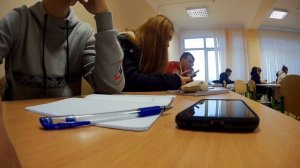 ПРОНИК В ЧУЖОЙ КЛАСС. ЦЕЛУЮСЬ С ДЕВУШКОЙ ПРЯМ НА УРОКЕ