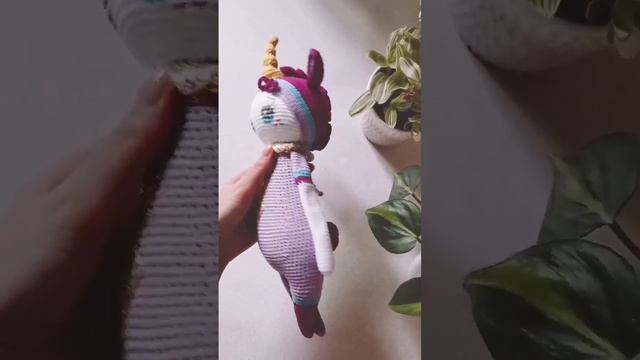 Вязаная крючком единорожка Софья