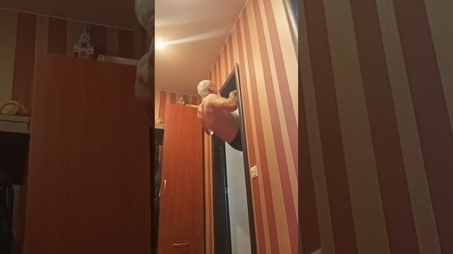 Подтягивания на запястьях смотреть онлайн