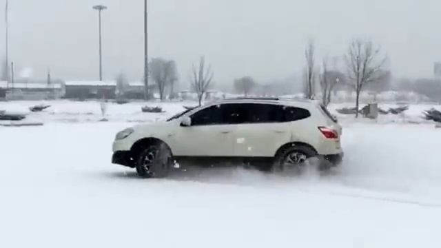 Nissan Qashqai 4WD Snow Drift смотреть онлайн