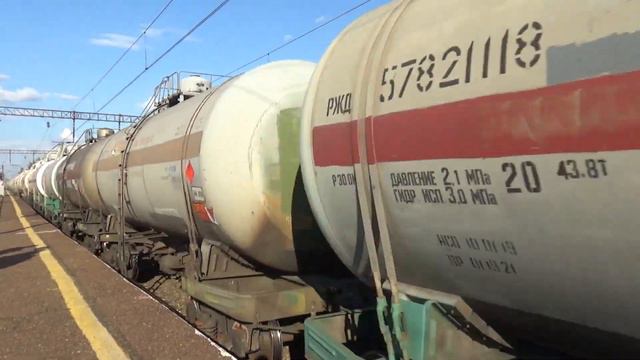 Электровоз ВЛ80С-2003 с грузовым поездом смотреть онлайн