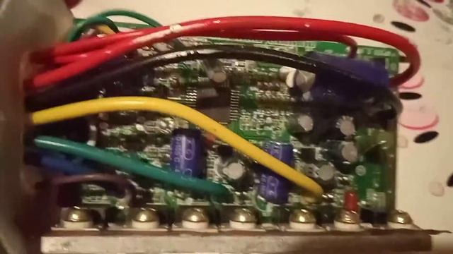 Совершенно два разных bldc контроллера на 350w для электросамоката. смотреть онлайн