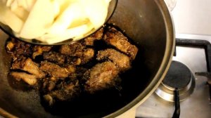 Баранина в казане тушёная с луком.  Без воды.  Пальчики оближешь.