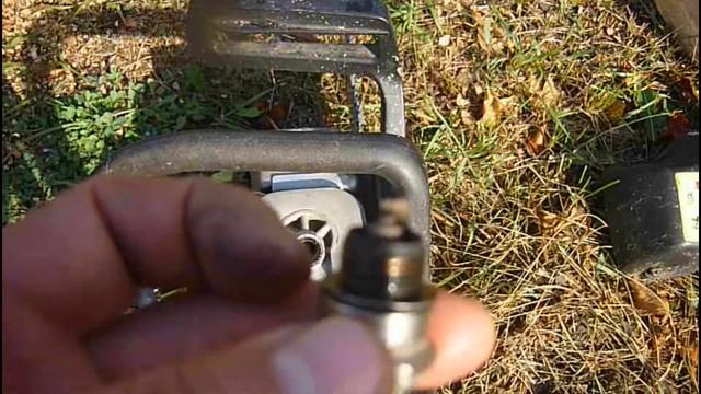 Нагар на свече зажигания в бензопиле, причины, самый правильный способ регулировки карбюратора смотреть онлайн