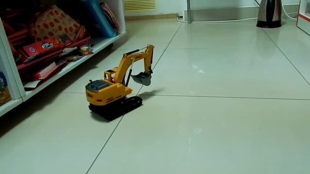 Экскаватор радиоуправляемый 1:24