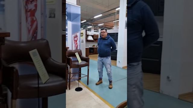 Барные стулья из массива кокосовой пальмы и обитый кожей разной фактуры смотреть онлайн