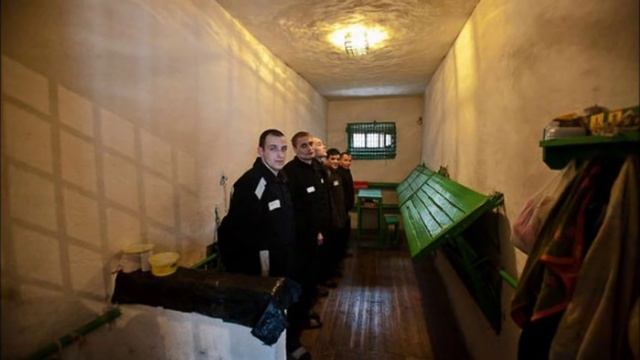Попрошайки в тюрьме смотреть онлайн