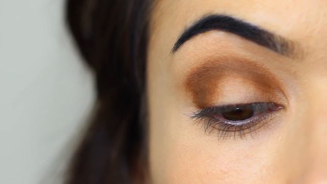 Easy Eye Makeup Using Two Eyeshadows | Monday Makeup Lessons смотреть онлайн