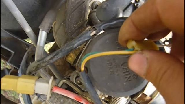 Не крутит стартер на скутере, поиск причины, проверка реле стартера, проверка кнопки стартера смотреть онлайн