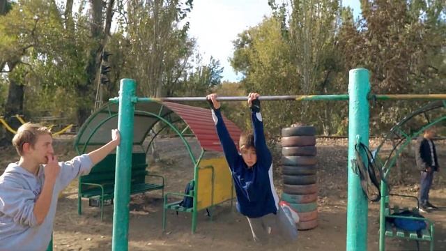 Легкие и крутые трюки на турнике 3 часть смотреть онлайн