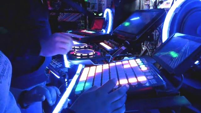 Live House Sessions I -Novation Line смотреть онлайн