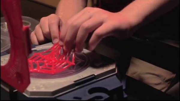 Игрушка Marvel Science Лаборатория Человека-паука по созданию паутины 18015