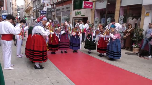 El director Manuel Gutiérrez Aragón ya tiene su placa en 'El camino a la Torre de la Vega' смотреть онлайн
