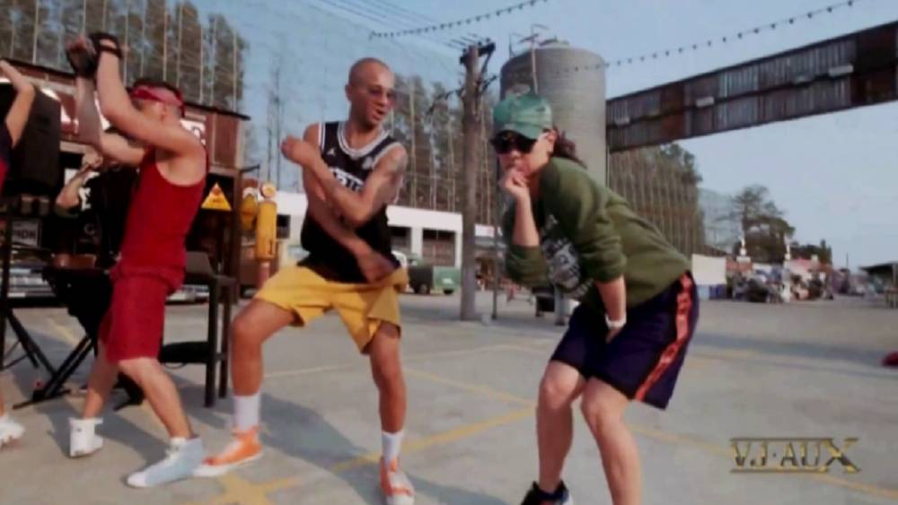 Yura West - Dance With Me Baby (VJ Aux) смотреть онлайн