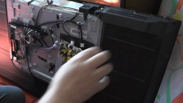 Телевизор Haier LE42B8000TF. Не включается, долгий ремонт. смотреть онлайн