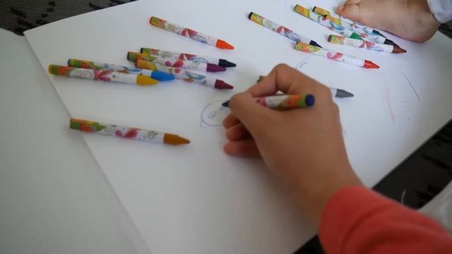 Рисование восковыми мелками в 1 год! смотреть онлайн