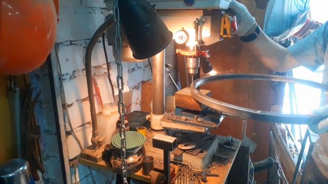 Гаражный рабочий момент... смотреть онлайн