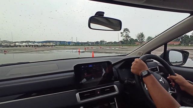 Test Drive New Mitsubishi Xpander Cross 2022 смотреть онлайн