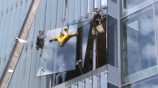 Монтаж стеклопакета весом 480кг. смотреть онлайн