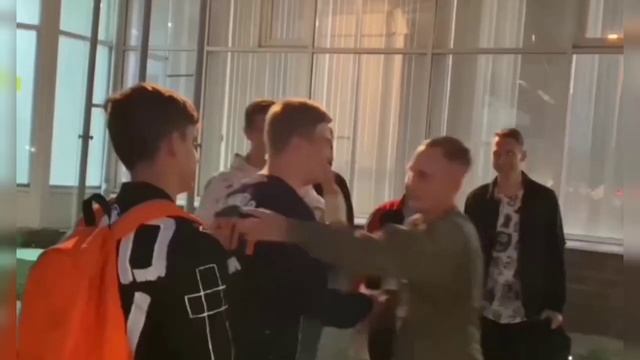 Только посмотрите - он сделал предложение на ДМБ! смотреть онлайн