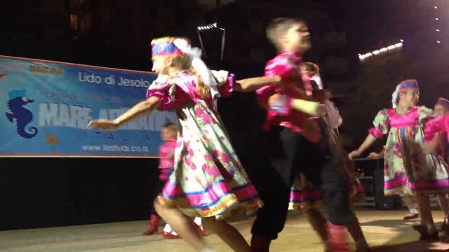 Russia Folk Ensemble Zadumka At Folk Dance Festival 