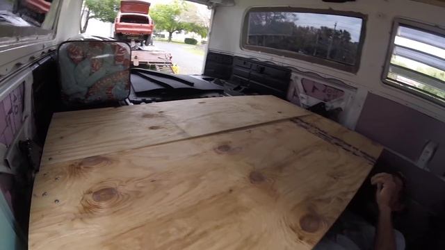 Episode 185 - Building a Z Bed Rock n' Roll Bed for a 1972 VW Bus - SVN Day 90 смотреть онлайн