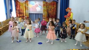 "Танец с клубочками"/ мл.гр/Евтодьевой Аллы