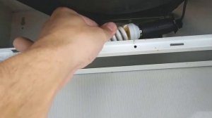 Как поменять лампочку в вытяжке