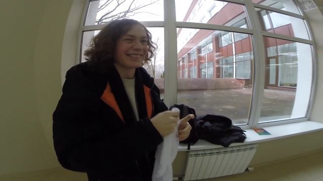 РЕАКЦИЯ ДЕВУШКИ НА МЕДВЕДЯ/Подарил школьнице медведя с неё ростом