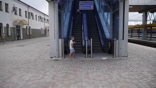 Выход к поездам, жд вокзал Симферополь смотреть онлайн