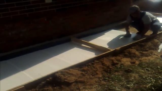 КАК СДЕЛАТЬ БЕТОННУЮ ОТМОСТКУ смотреть онлайн