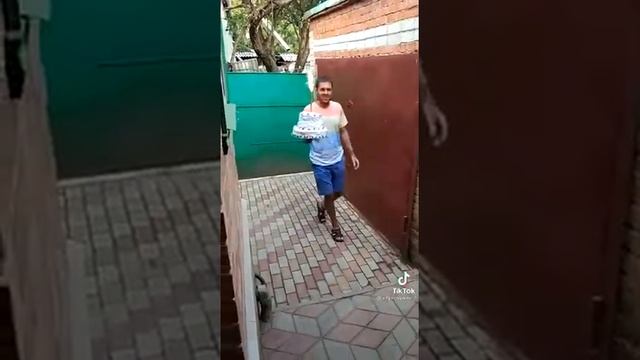 Как поздравить дедушку с днём рождения! Лучший подарок! #Shorts смотреть онлайн