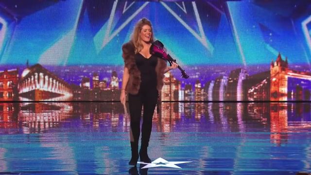 фантастическая игра на скрипке и очень позитивная скрипачка смотреть онлайн