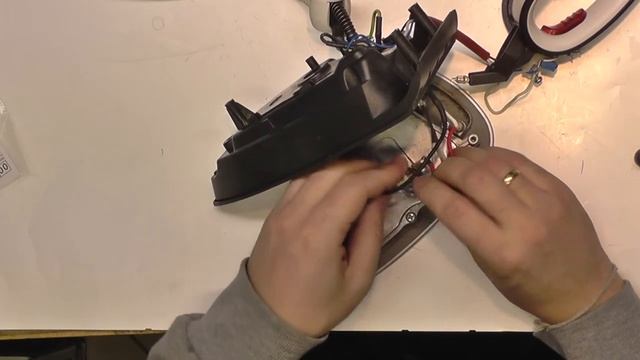 Ремонт гладильной системы Bosch TDS 4550 - течет вода из подошвы, не проглаживает белье смотреть онлайн