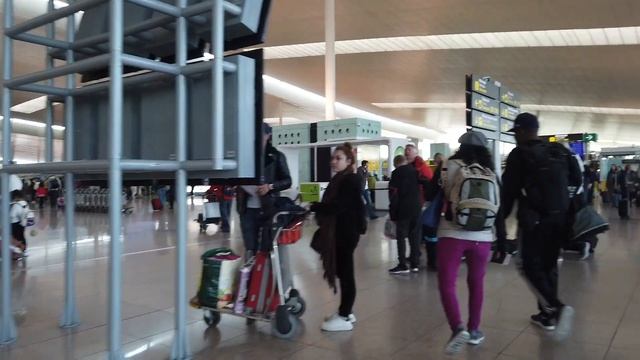【Airport Tour】Barcelona-El Prat Airport Terminal T1 check-in area смотреть онлайн