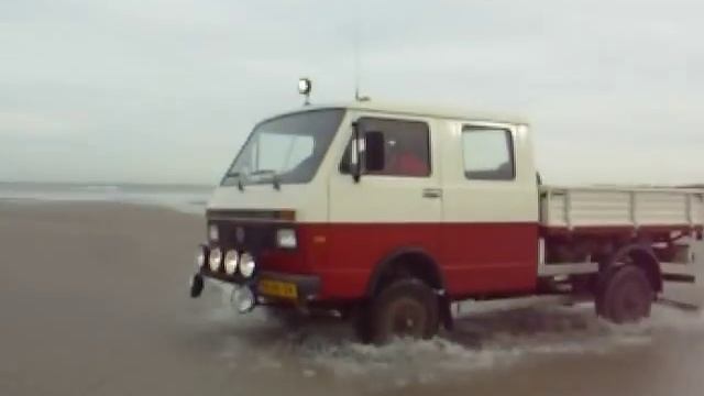 Met de Volkswagen LT 45 4x4 door het Slenkje... смотреть онлайн
