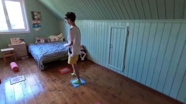 Моя сестра ЗАКРЫЛА меня в пустой комнате на 24 часа ! смотреть онлайн