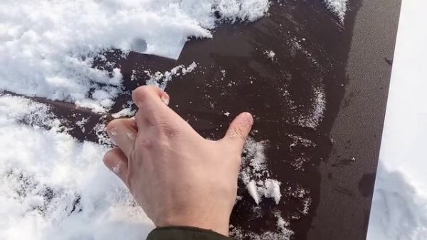 Снег на скатной крыше из профлиста. Что делать?