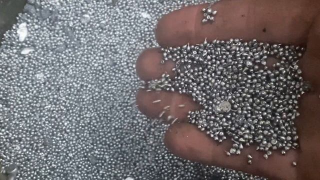 Дробь из 0,7мм /ДРОБЬ в домашних условиях / Как лить дробь. Литье и обкатка дроби. смотреть онлайн