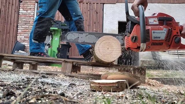 NEW Husqvarna 135 Mark II Vs. OLD Husqvarna 359 TEST CUTTING FIREWOOD