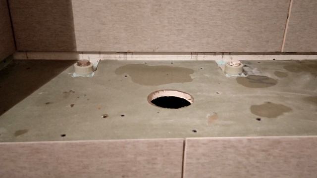 Облицовка плиткой инсталляции и гипсокартонного навеса на ней+затирка всей плитки в санузле под клю смотреть онлайн