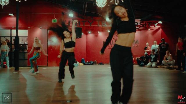 "2 BE LOVED" - Lizzo l Choreography by @nikakljun смотреть онлайн