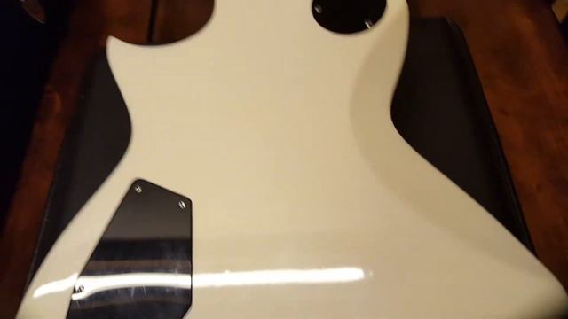 ESP ECLIPSE II SNOW WHITE ALPINE LES PAUL STYLE GUITAR UP CLOSE VIDEO REVIEW смотреть онлайн