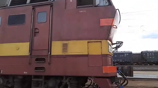 ЧС4Т-266 с пригородным поездом Буй - Данилов смотреть онлайн